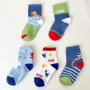 5 Pairs Boys Cotton Socks Blue/Green/ Red Dinosaur Pattern NWOT Size M (3-5 Y)